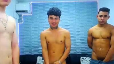 Cute amateur gay twinks having sex in front of webcam - drtuber.com