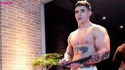 Horny gay men muscle videos - nvdvid.com