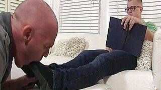 Young jock Leo Luckett enjoys a feet worship from Daddy Dev - Sunporno - gayxo.com